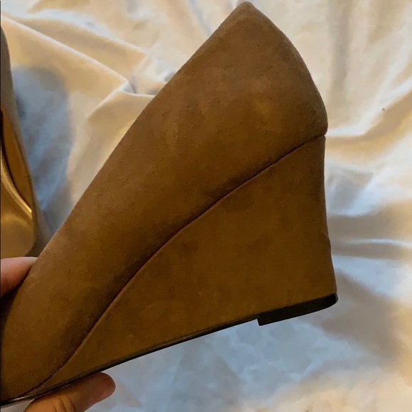 Simply styled brown suede heels - Picture 4 of 7